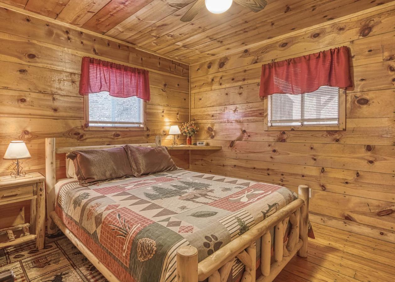 Bear Den, Hot Tub, 1089 Of Free Attraction Tickets For Each Paid Day, Dollywood And More! Сивиървил Екстериор снимка